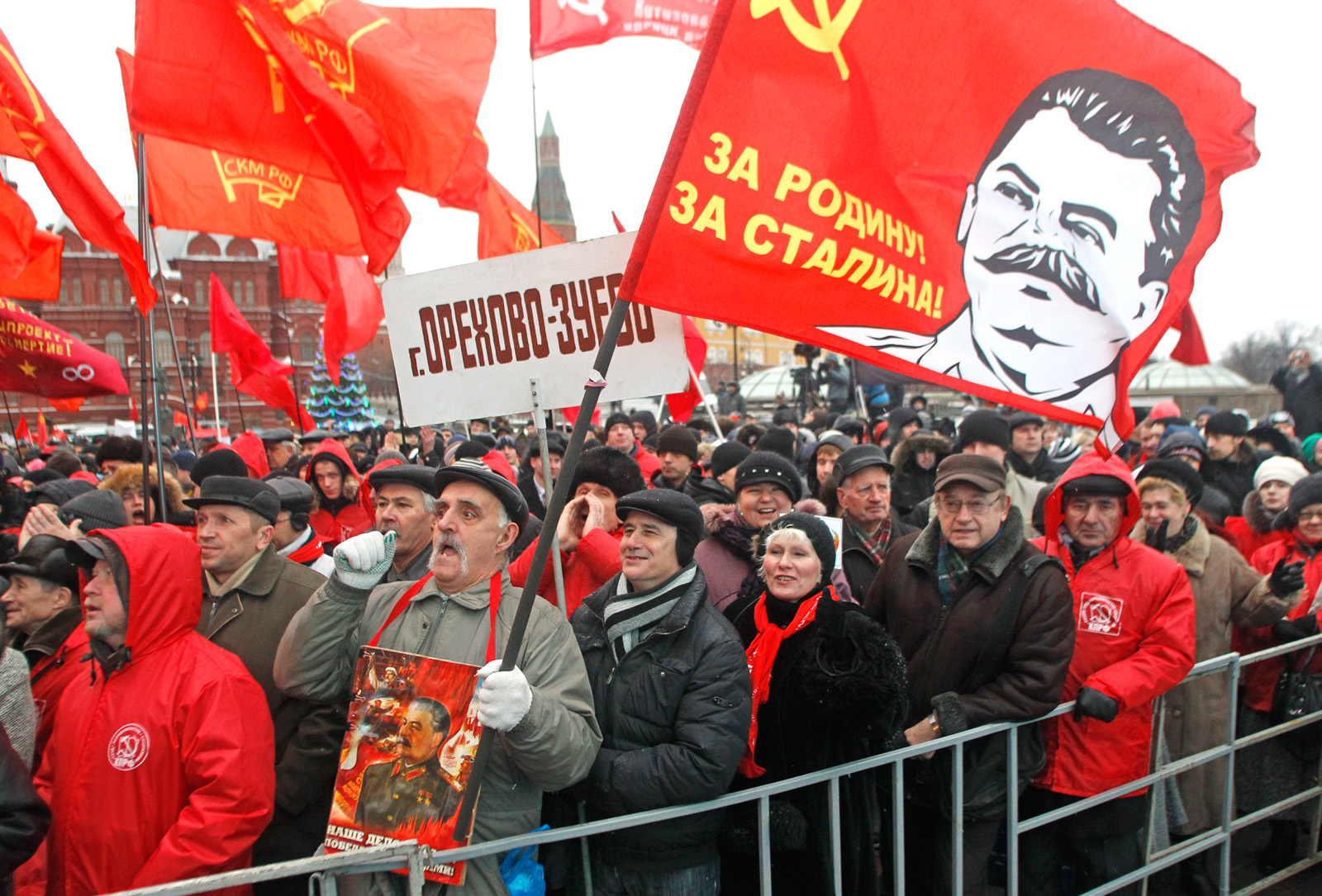 crowd-communist-stalin