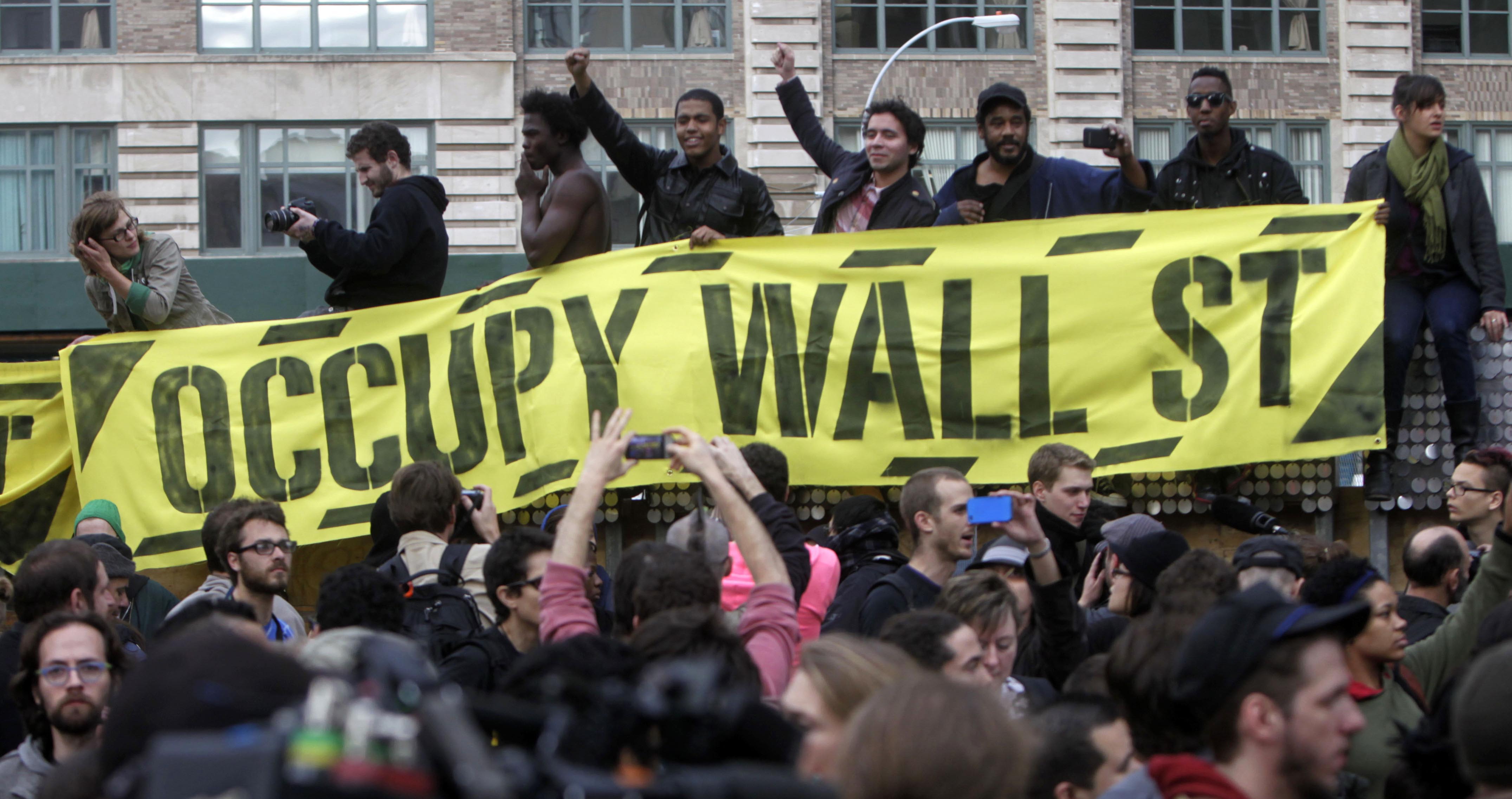 crowd-occupy-wall-st.